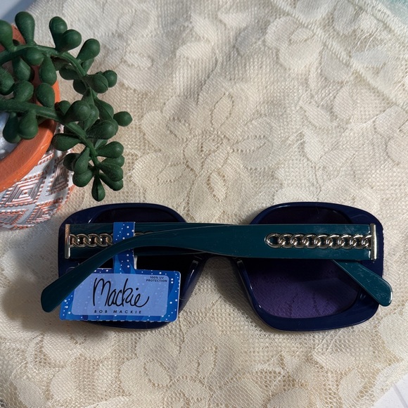 😎😎😎BOGOHO😎😎😎Mackie Navy/Green Oversized Sunglasses w/ Gold Accent - Picture 7 of 8